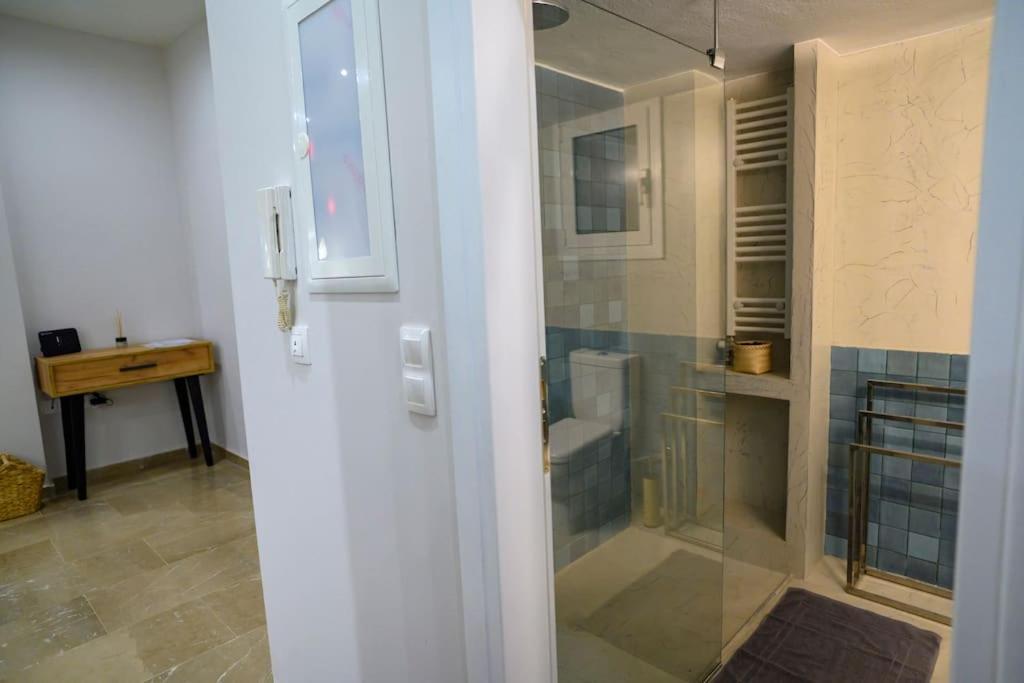 Boho 2 Bdr Luxury Meets The East Apartment Атина Екстериор снимка