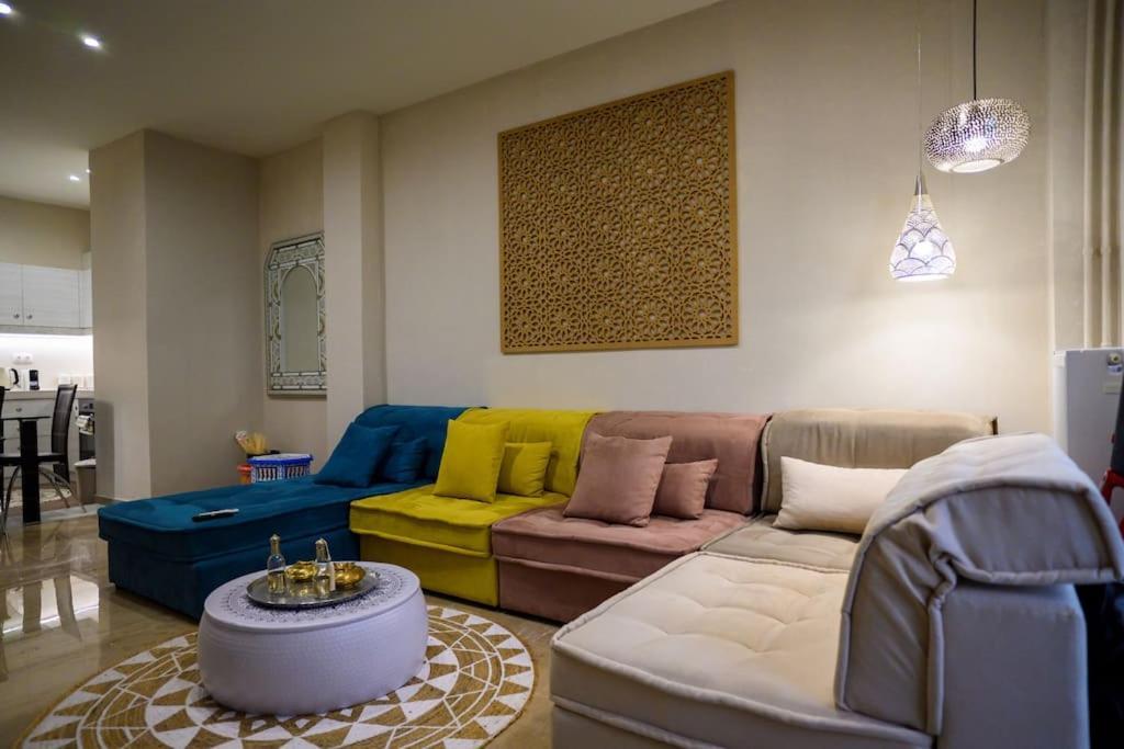 Boho 2 Bdr Luxury Meets The East Apartment Атина Екстериор снимка