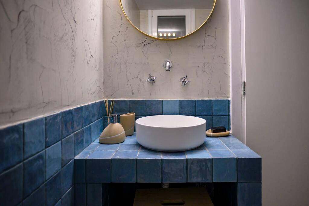 Boho 2 Bdr Luxury Meets The East Apartment Атина Екстериор снимка