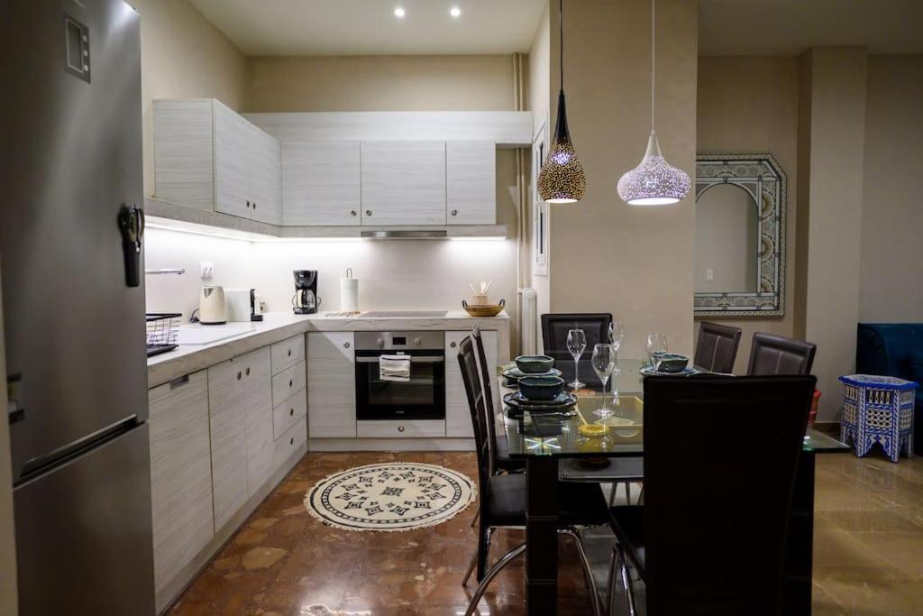 Boho 2 Bdr Luxury Meets The East Apartment Атина Екстериор снимка