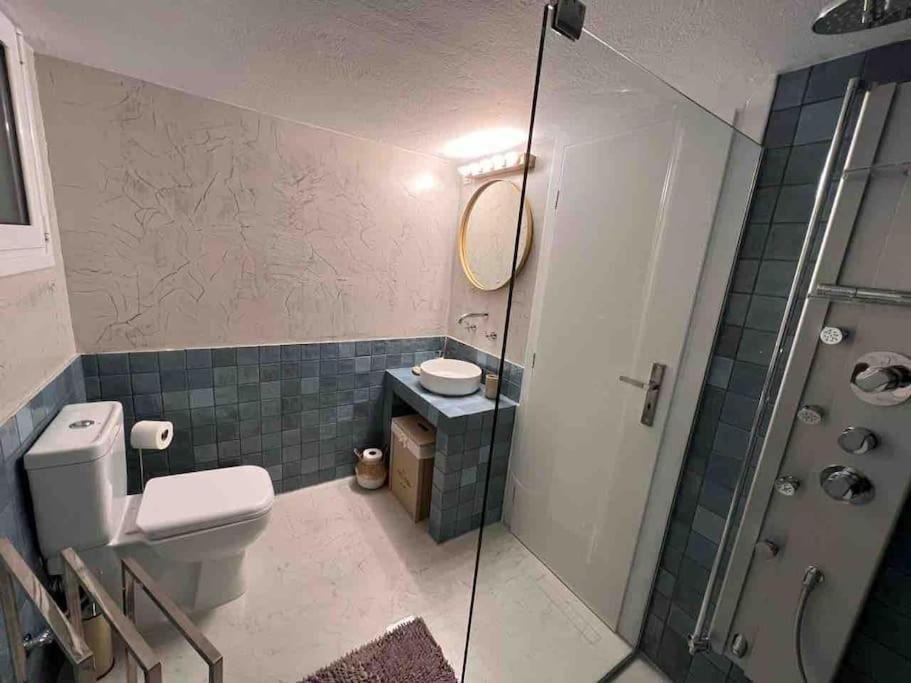 Boho 2 Bdr Luxury Meets The East Apartment Атина Екстериор снимка