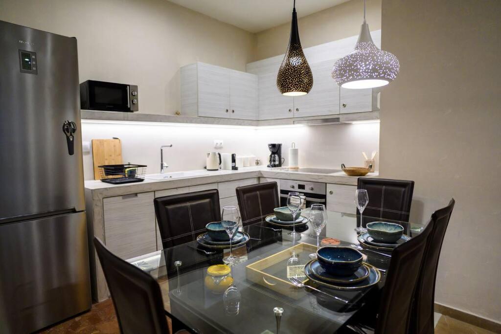 Boho 2 Bdr Luxury Meets The East Apartment Атина Екстериор снимка