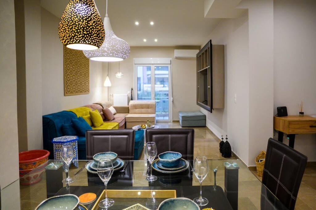 Boho 2 Bdr Luxury Meets The East Apartment Атина Екстериор снимка
